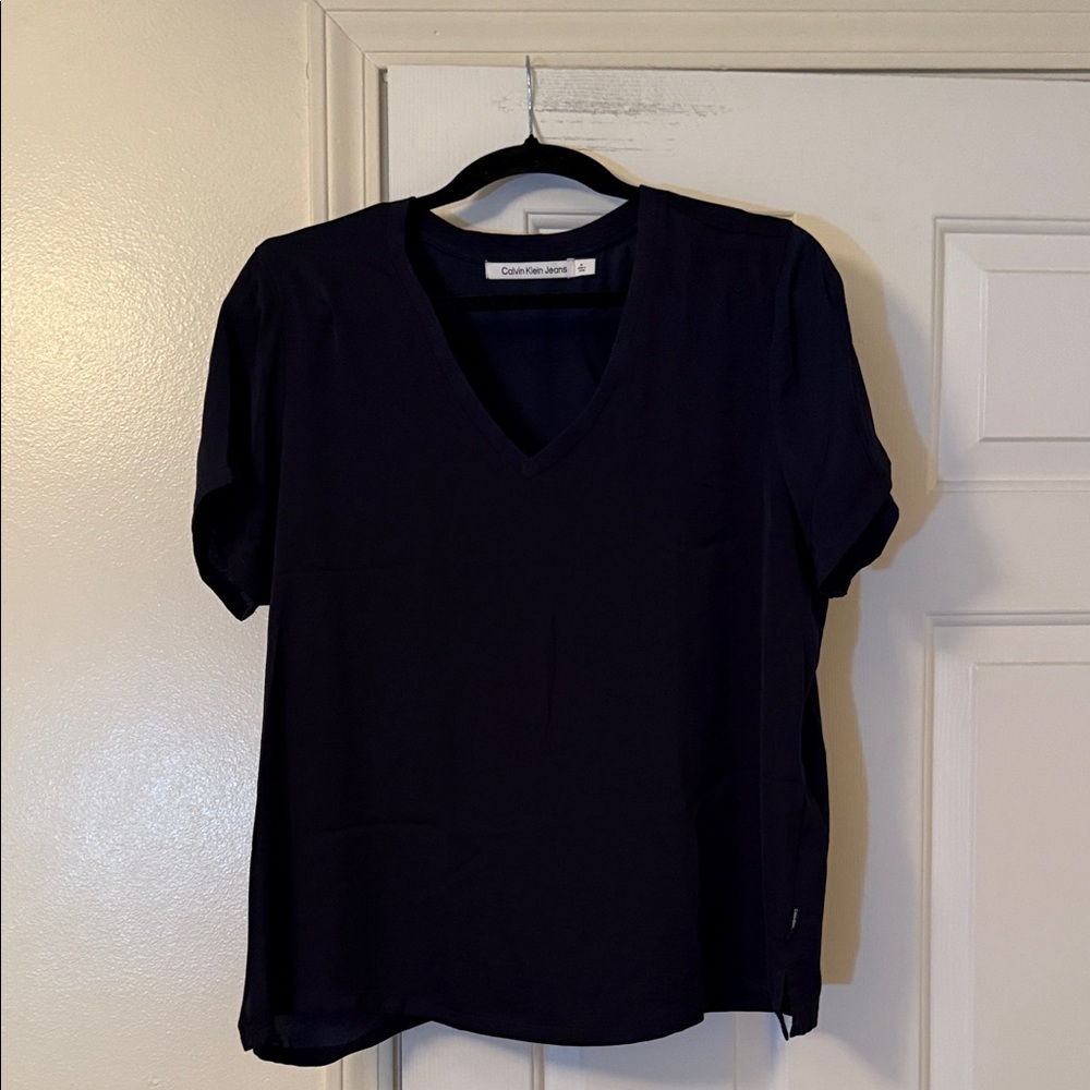Calvin Klein Jeans Women's navy blue V-Neck Top